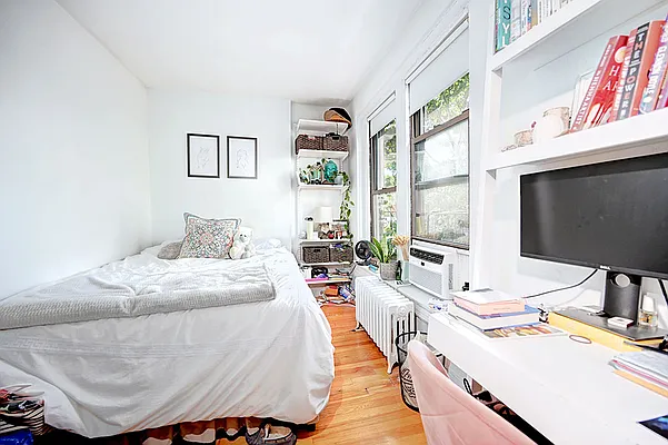 Rented by Urbane Brokerage | media 14