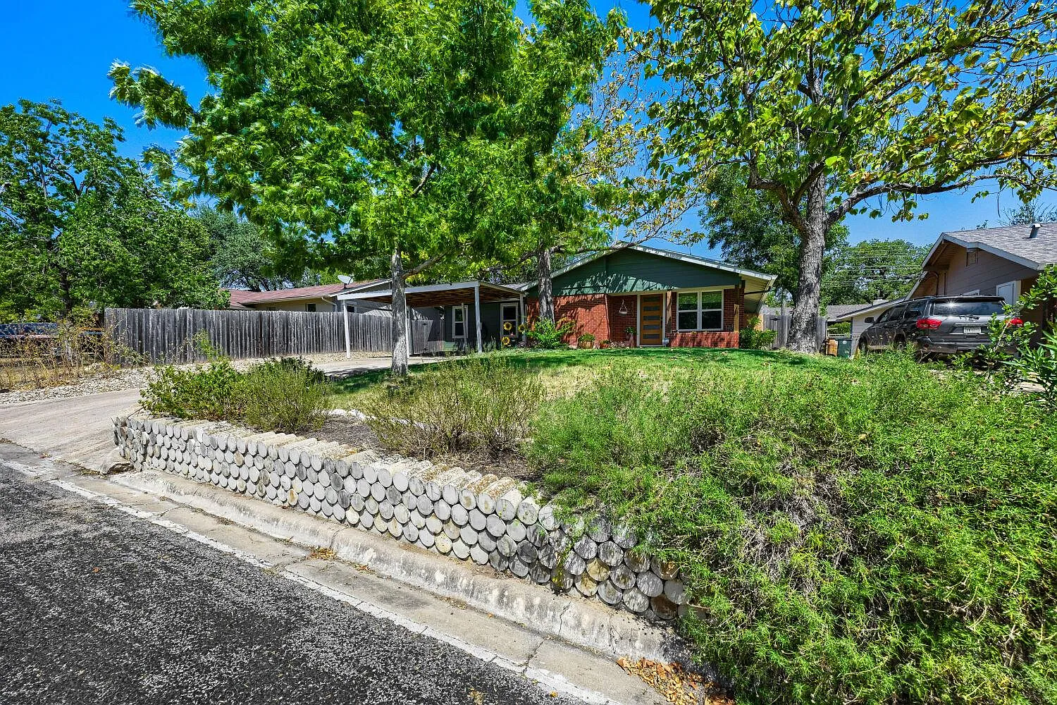 4 bed, 3.0 bath, 2340 sqft, $3,600 — Photo 3