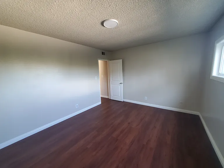 9070 Huntington Dr #6 — Photo 20