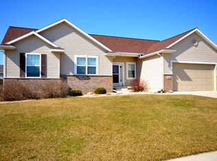 1815 Quail Run Ln, Cedar Falls, IA 50613