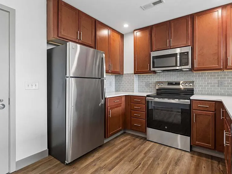 Midtown Crossing Apartments — Photo 99