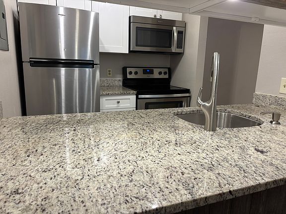5th image of 2727 Folsom St APT 230