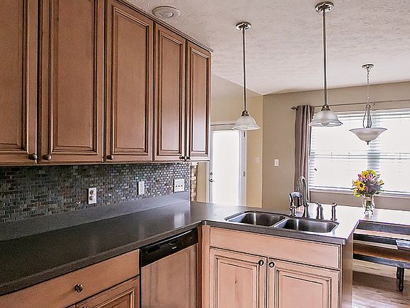 5th image of 76 Prado Dr