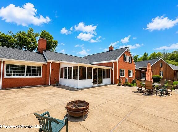 3rd image of 322 W Main St