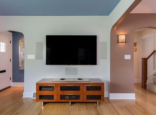 810 S 89th St, West Allis, WI 53214