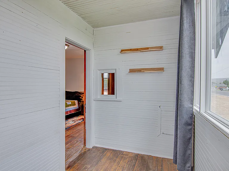 407 Central Ave N — Photo 24