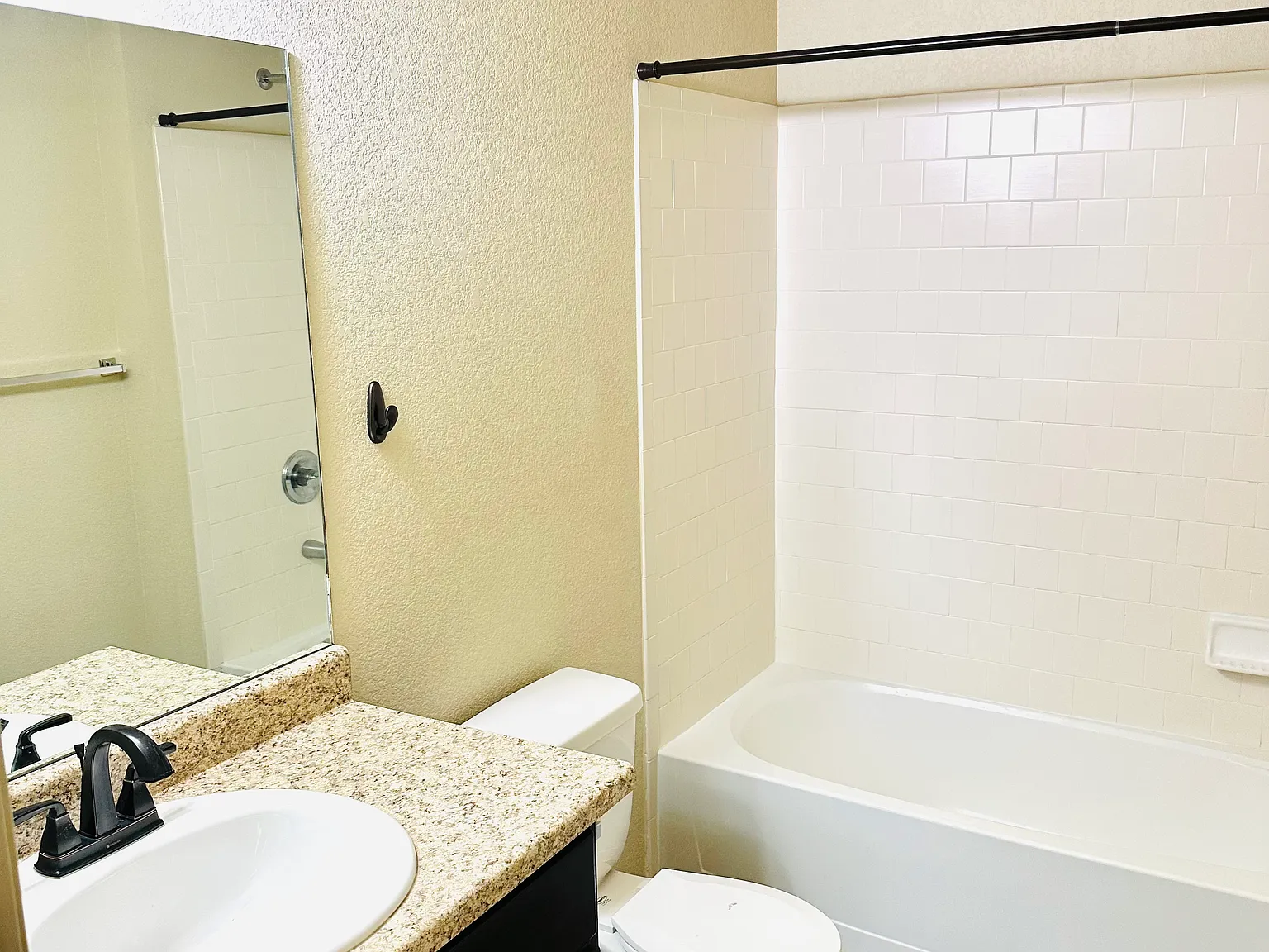 3 bed, $1,800 — Photo 4