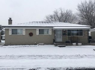 21547 Raymond St, Saint Clair Shores, MI 48082