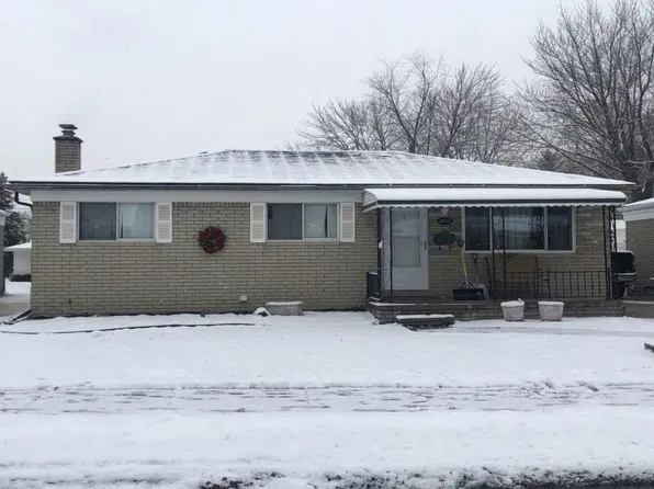 21547 Raymond St, Saint Clair Shores, MI 48082