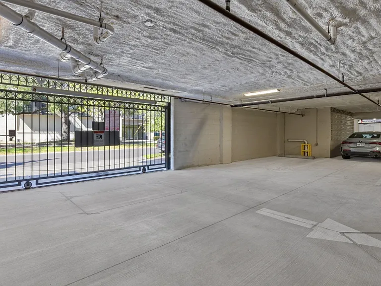 4819 Caroline St #2 — Photo 12