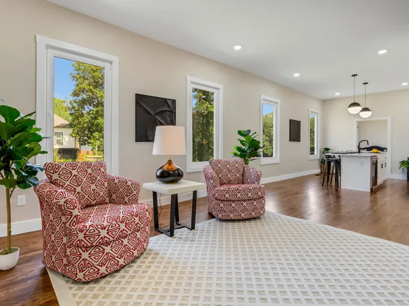 12 Wakefield St, Greenville, SC 29601