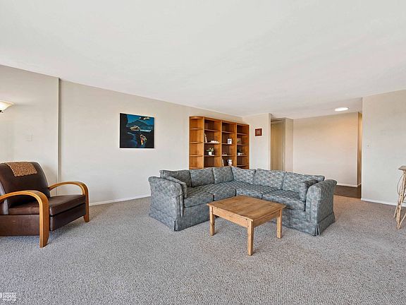 5th image of 7061 N Kedzie Ave Suite 1208