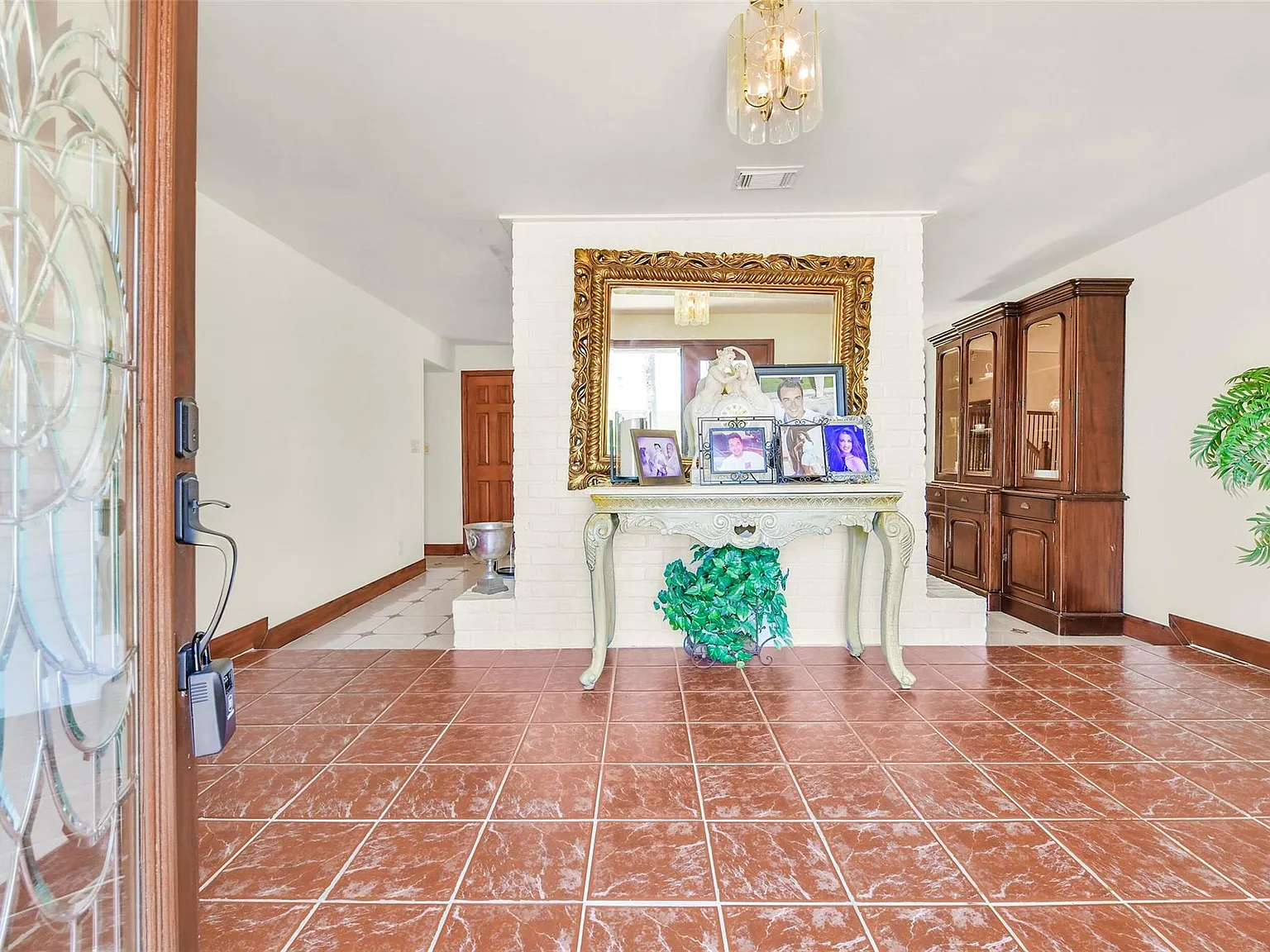 4 bed, 2.0 bath, 3545 sqft, $4,000 — Photo 4