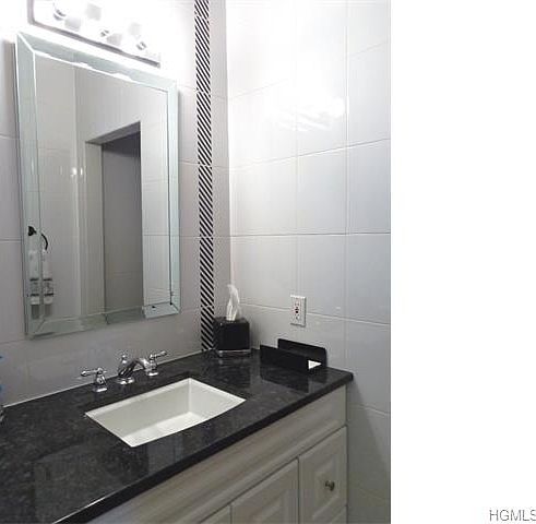 1st image of 1241 Underhill Ave