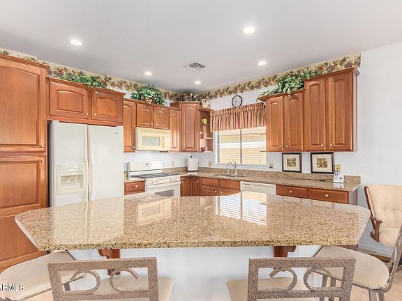 4th image of 152 W Granite Trl