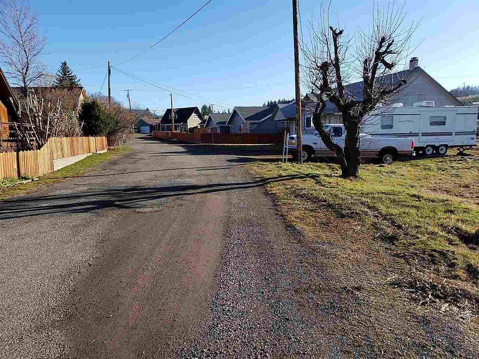 2nd image of 581 Spur Rd