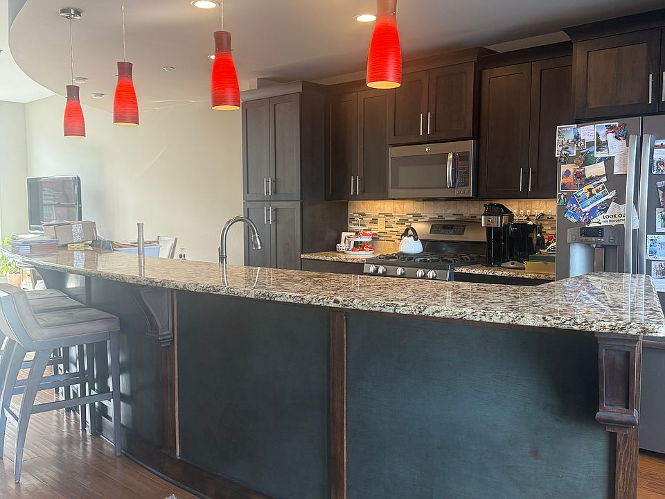2nd image of 117 N Walnut St