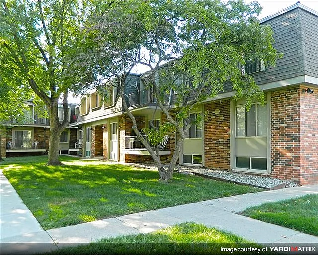 Corner Place Apartments — Photo 7