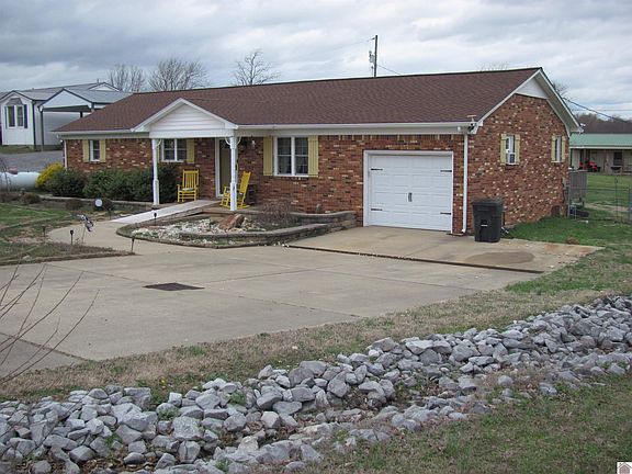 2nd image of 384 Cardinal Rd