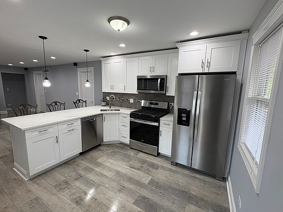 3rd image of 5517 Essex Rd