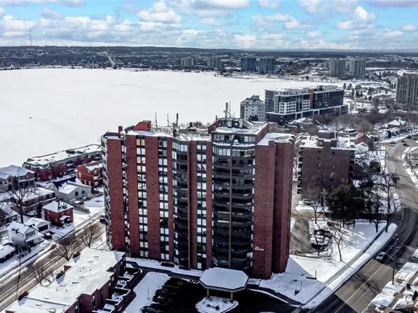 181 Collier St #806, Barrie, ON L4M 5L6