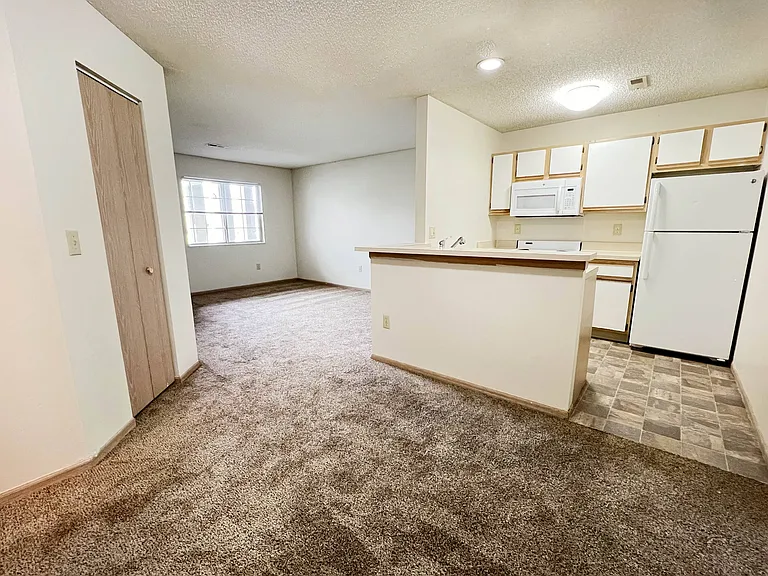 Eagle Crest Apartments — Photo 47