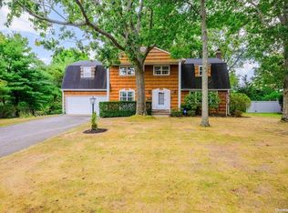20 Swan View Dr, Patchogue, NY 11772