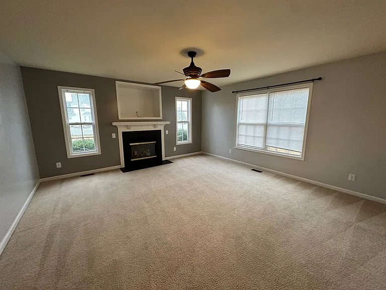 303 Princess Anne Cir — Photo 2