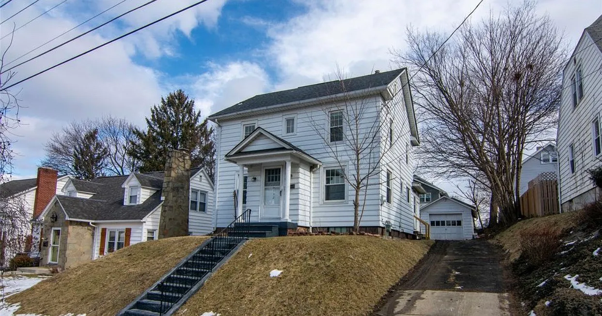 3 bed, 1192 sqft, $2,200 — Photo 1