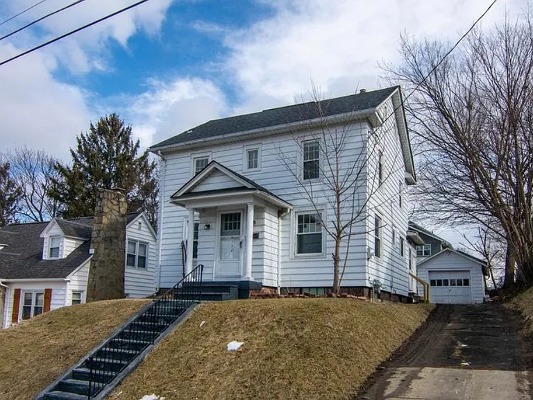 132 Crary Ave — Photo 1