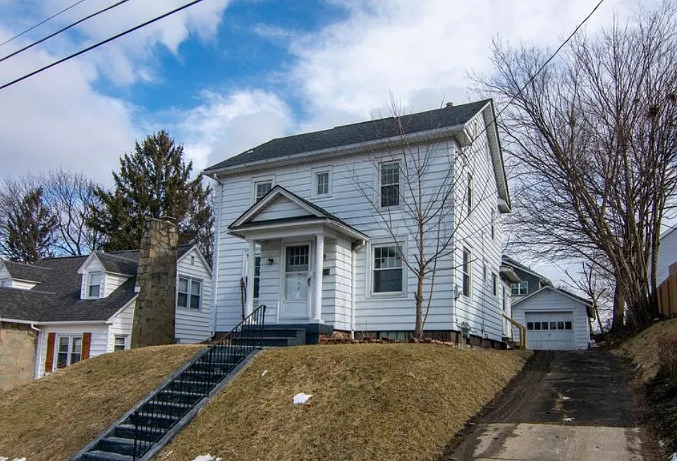 132 Crary Ave