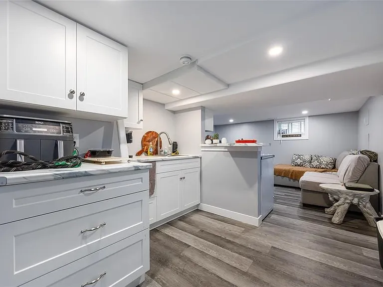 275 Kathleen Ave — Photo 2