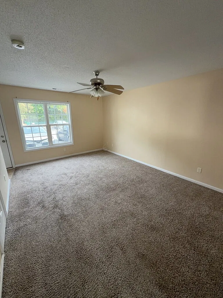 2 bed, 2.5 bath, 928 sqft, $975 — Photo 3