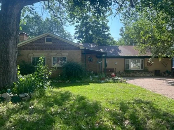 708 N 8th St, Arkansas City, KS 67005