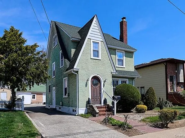 1424 Kiefer Avenue, Elmont, NY 11003