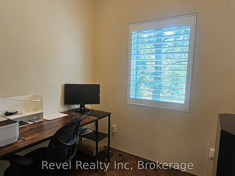 146 Moreau Pkwy — Photo 9