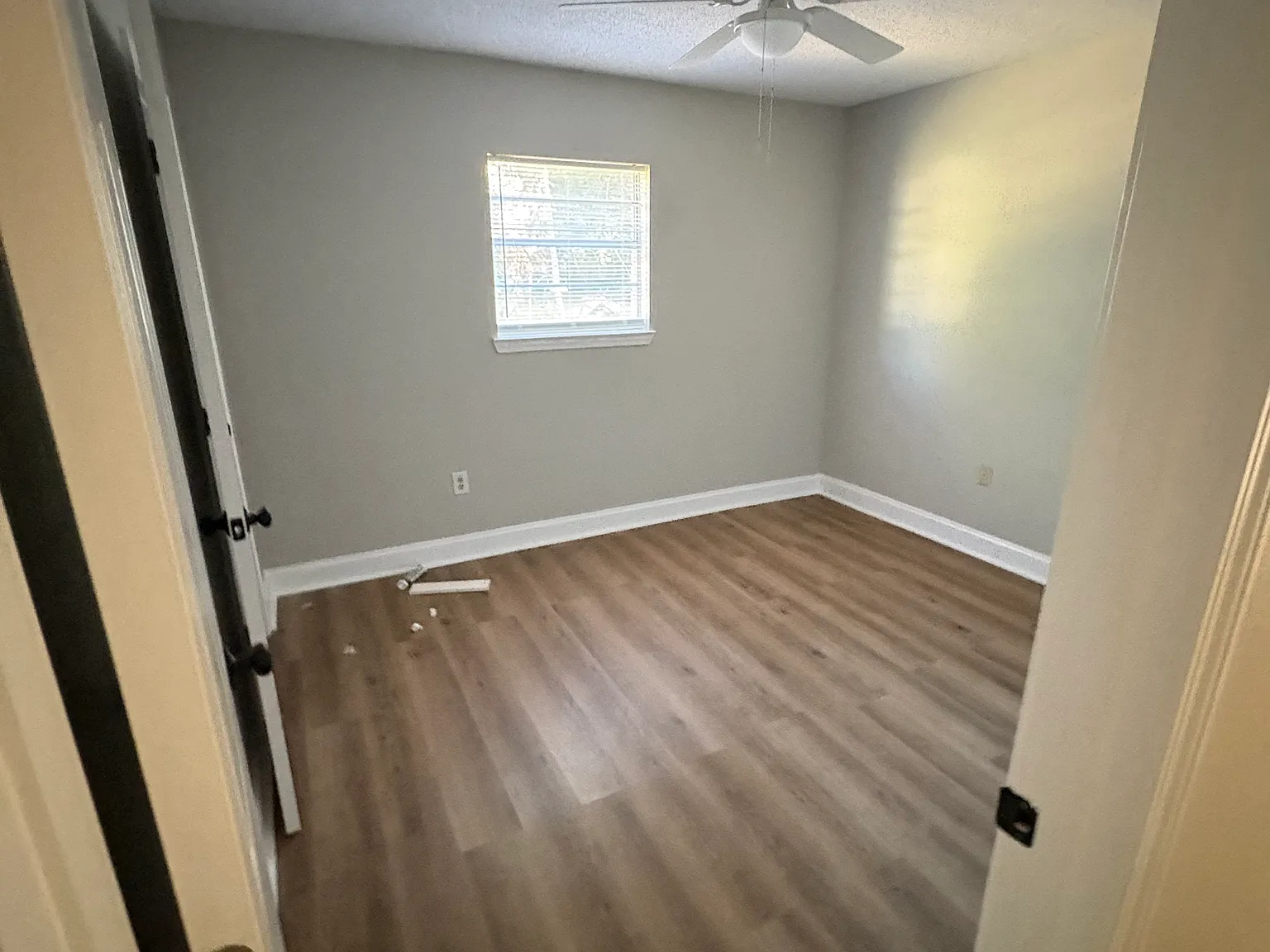 3 bed, 1.5 bath, 1518 sqft, $1,400 — Photo 2