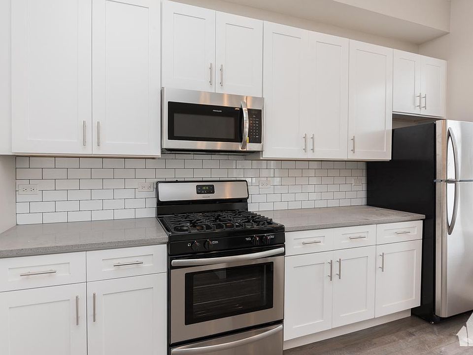 2nd image of 1946 S Racine Ave APT 1
