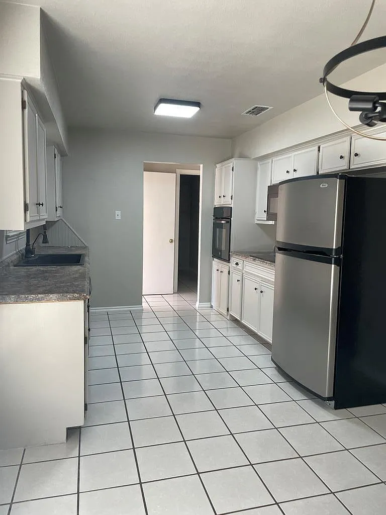 3 bed, 2.0 bath, 1578 sqft, $2,350 — Photo 4