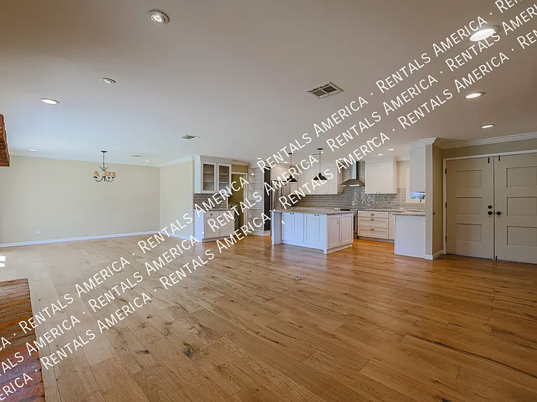 8613 E Clarendon Ave — Photo 5