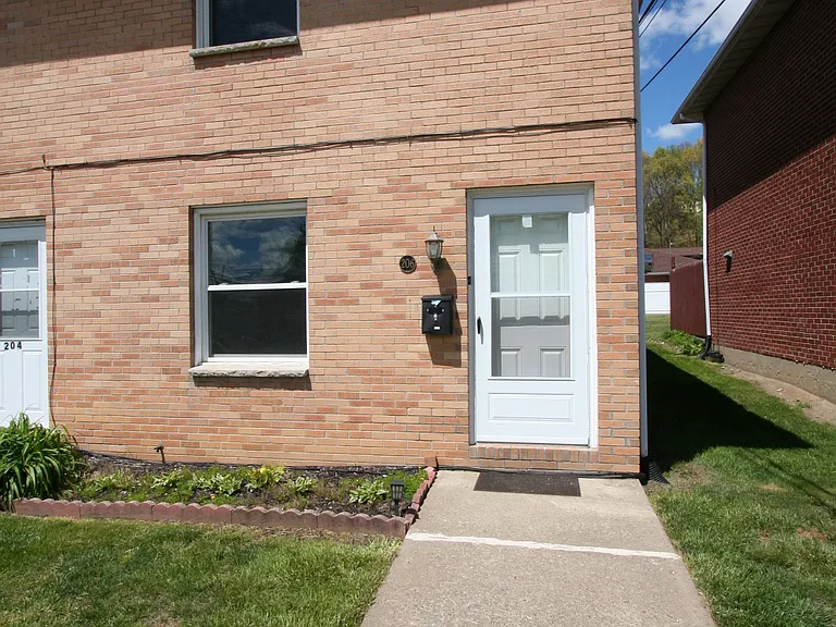 Archbald Apartments — Photo 2