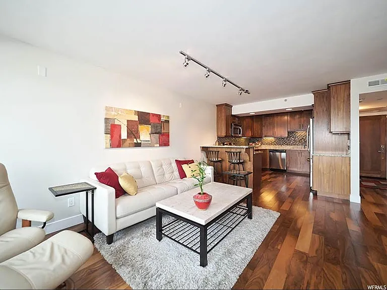 230 E Broadway St #804 — Photo 8