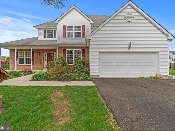 25 Meadow Dr, Gilbertsville, PA 19525