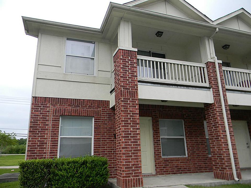 1st image of 1614 Lake Dr
