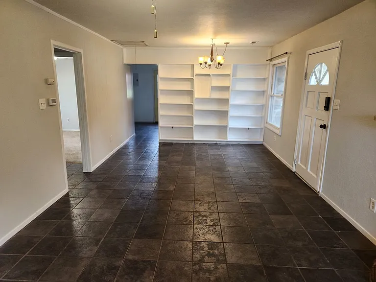 560 Landis Cir — Photo 3