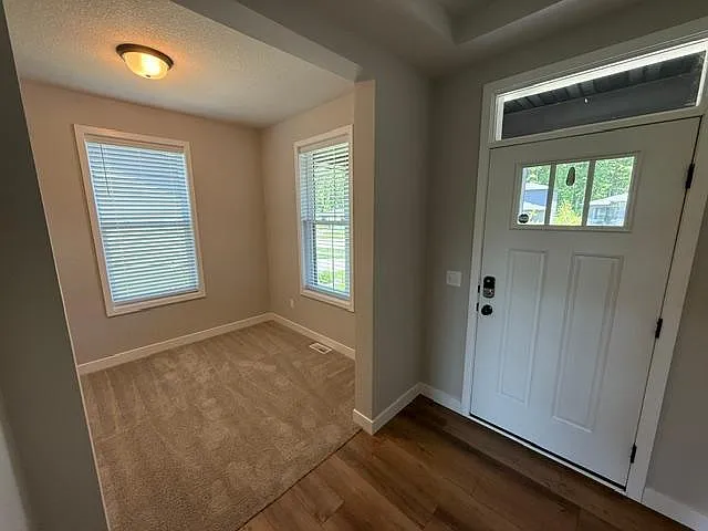 4 bed, 3.5 bath, 2715 sqft, $4,107 — Photo 2