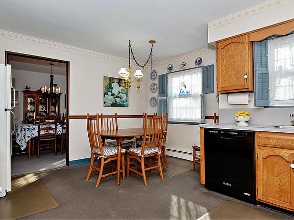 4th image of 10 Mosby Dr
