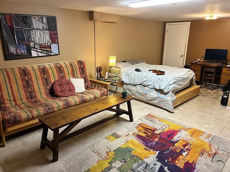 large bedroom for rent