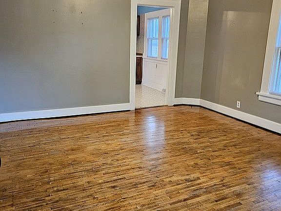 3rd image of 1208 W B St