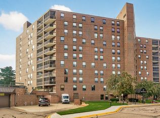 6615 Lake Shore Dr S APT 302, Minneapolis, MN 55423